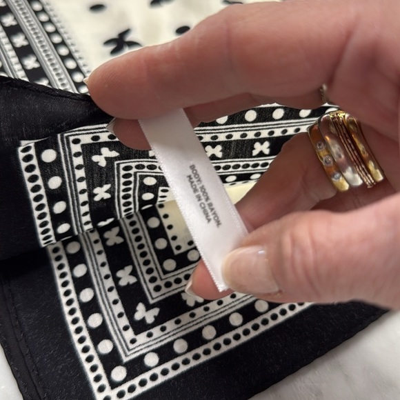 Echo for Talbots NWT Cream and White Scarf 27 X 27 - Picture 5 of 7